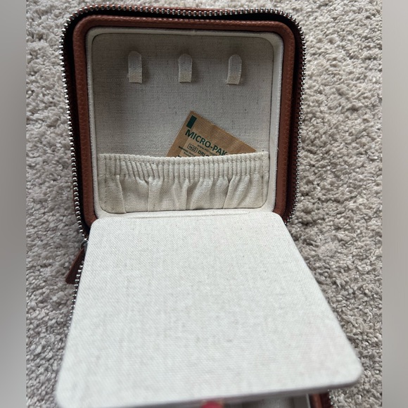 New Mark & Graham small travel jewelry case in camel monogrammed - Picture 5 of 9
